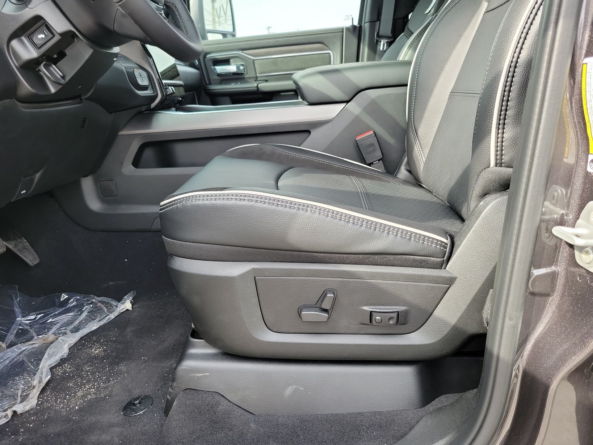 2026 RAM 2500 Laramie - Photo 14