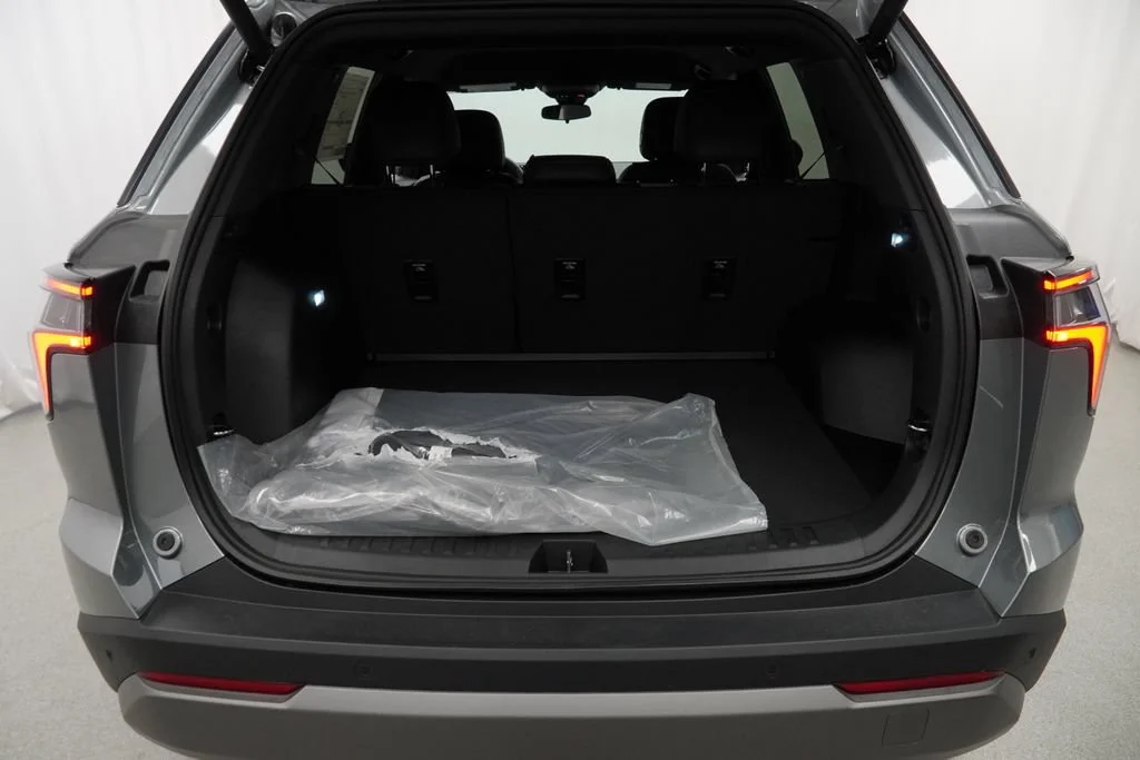 New 2027 Sterling Gray Metallic Chevrolet LT image 22