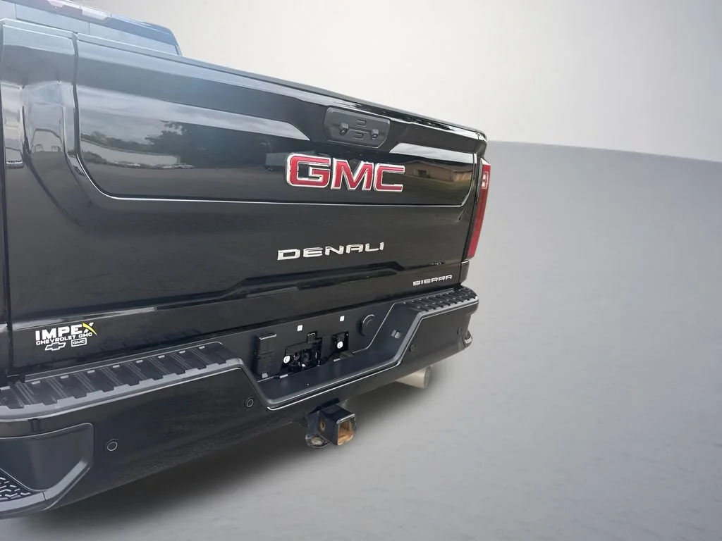 Used 2025 Onyx Black GMC Denali image 40