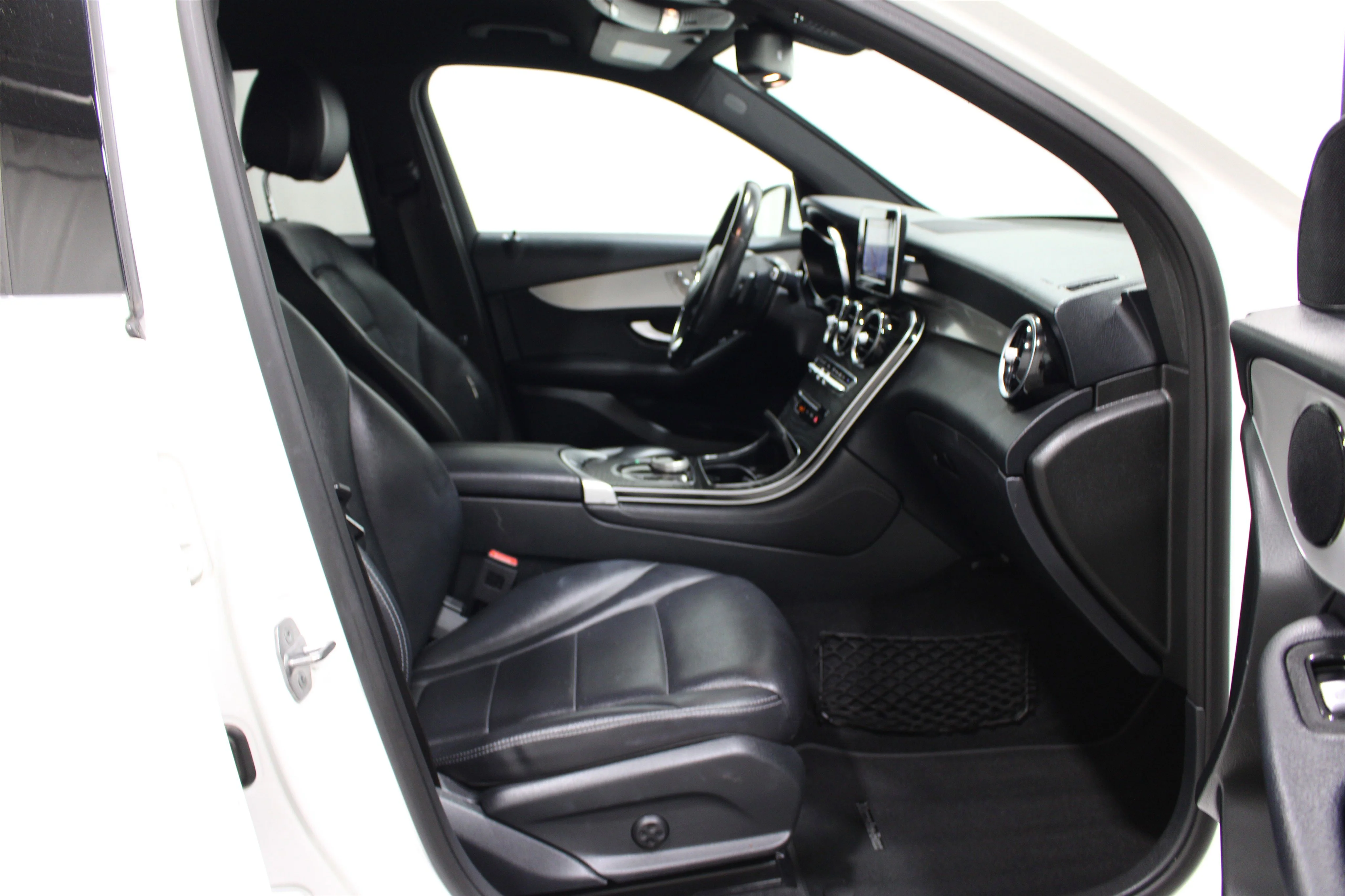 Used 2019 Polar White Mercedes-Benz GLC 300 image 26