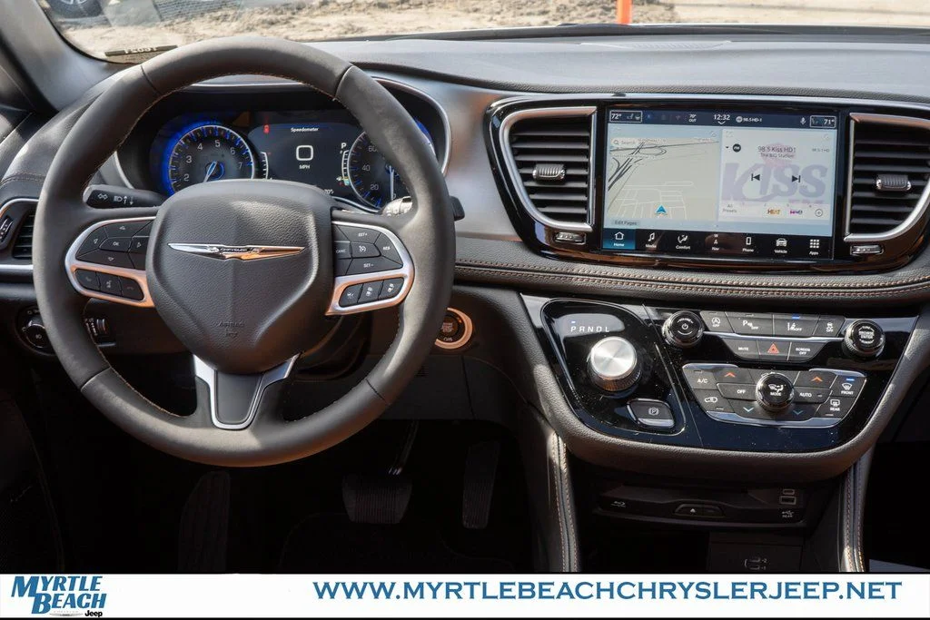 New 2026 Bright White Clear-Coat Exterior Paint Chrysler Pinnacle image 16