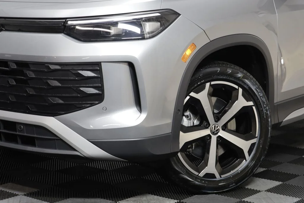 New 2026 Silver Volkswagen 2.0T SE image 4