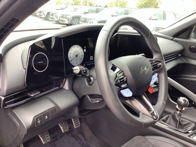 2025 Hyundai Elantra N - Photo 13
