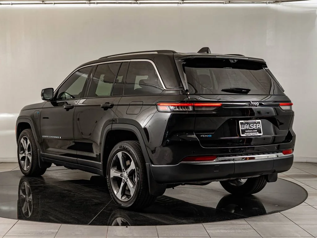 Used 2022 Diamond Black Crystal Pearlcoat Jeep 4xe image 7