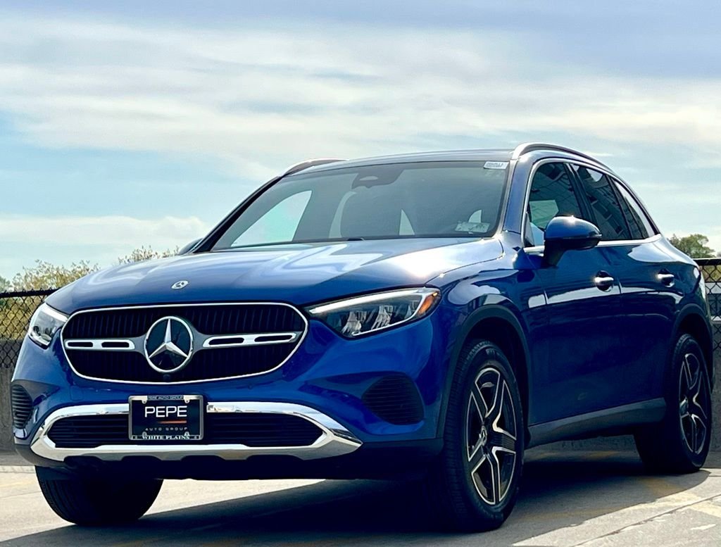 Certified Used 2026  Mercedes-Benz GLC 300 image 4