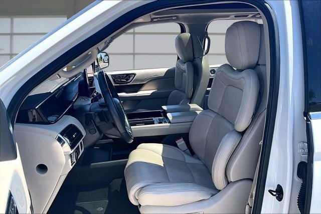Used 2020 White Lincoln Reserve image 25