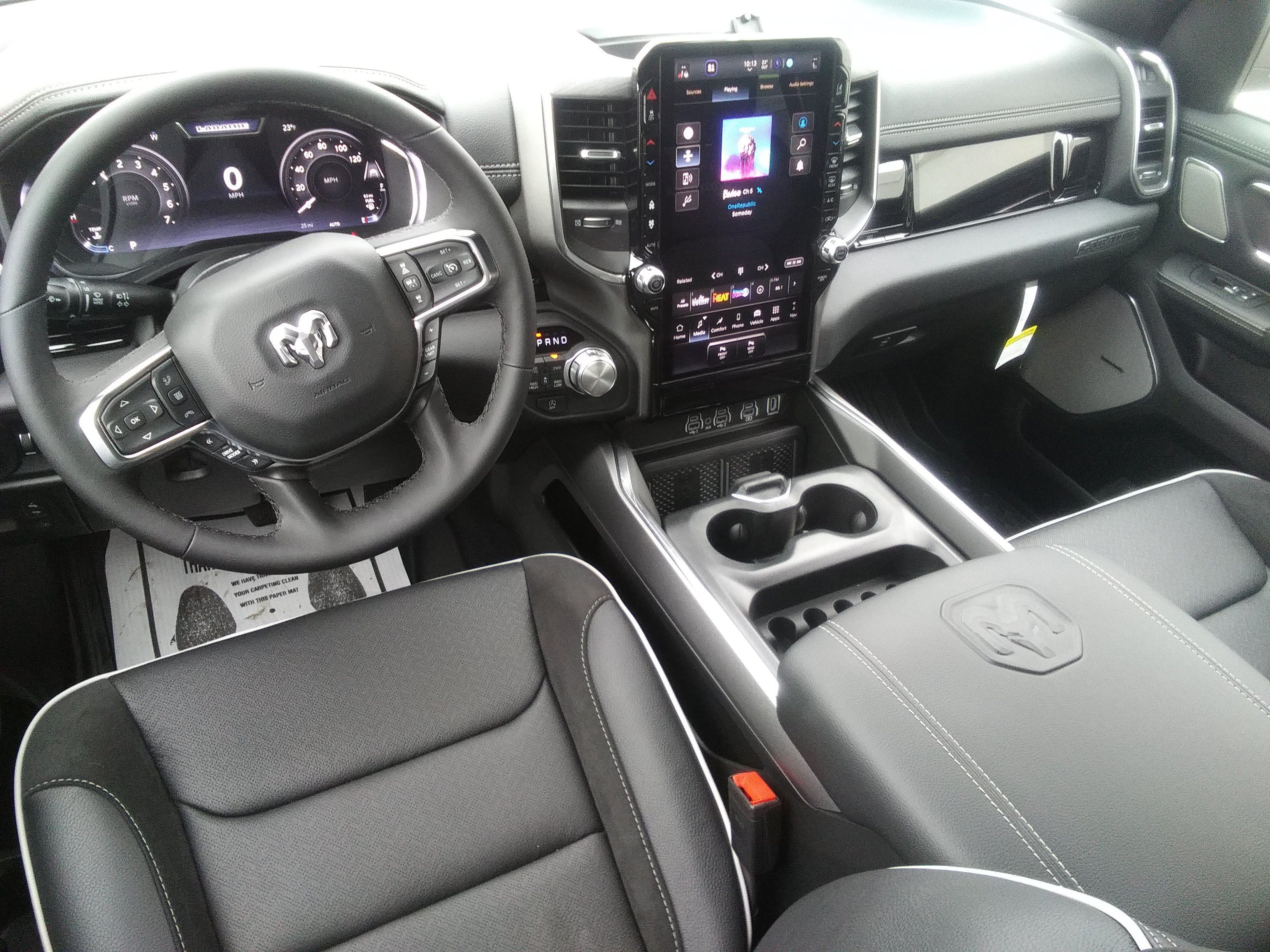 New 2026 Diamond Black Crystal Pearl-Coat Exterior Paint RAM Laramie image 14