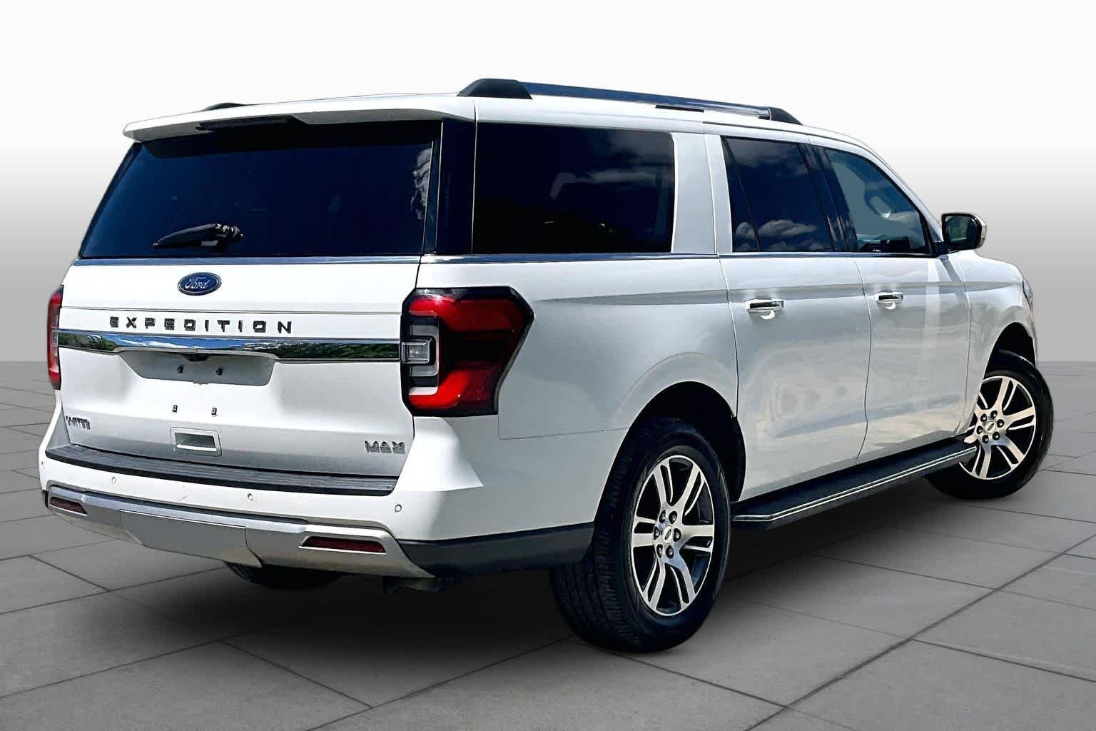 Certified Used 2023 Oxford White Ford Limited image 17
