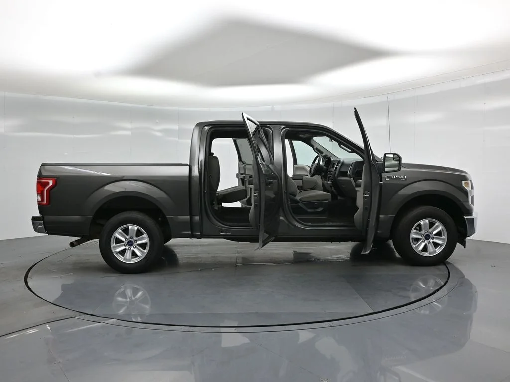 Used 2017 Gray Ford XLT image 4