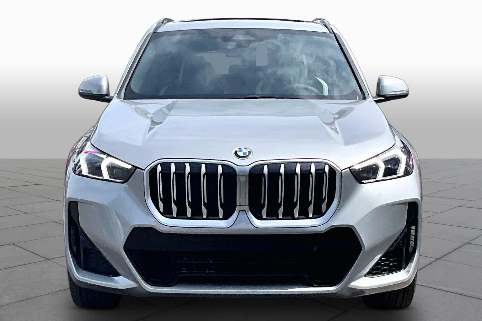 New 2026 Space Silver Metallic BMW xDrive28i image 3