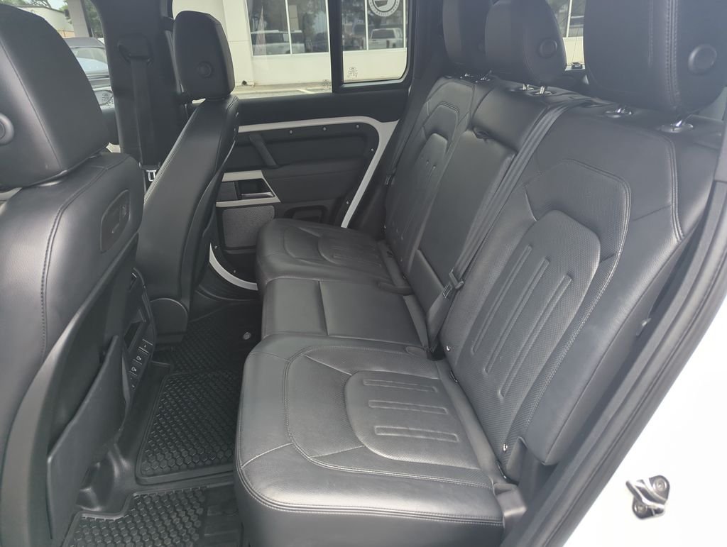 Used 2022  Land Rover S image 27
