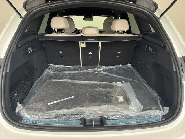Certified Used 2026 Polar White Mercedes-Benz GLC 300 image 9