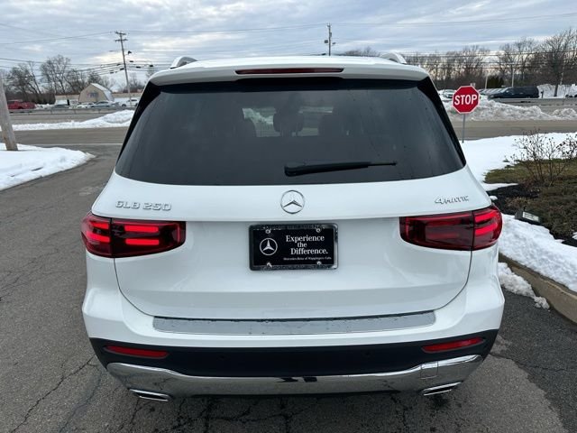 New 2026 Polar White Mercedes-Benz GLB 250 image 4