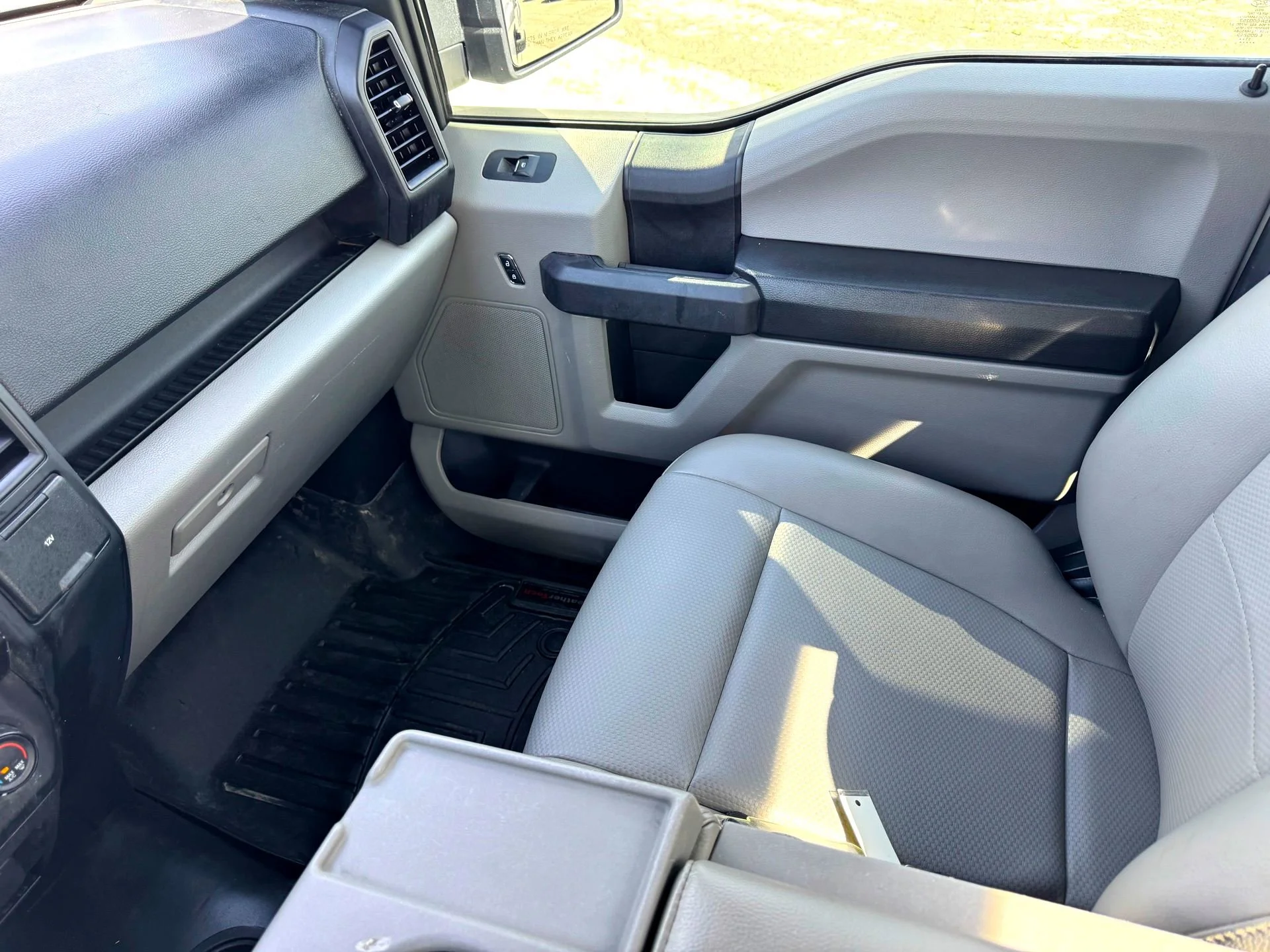 Used 2018  Ford XL image 22