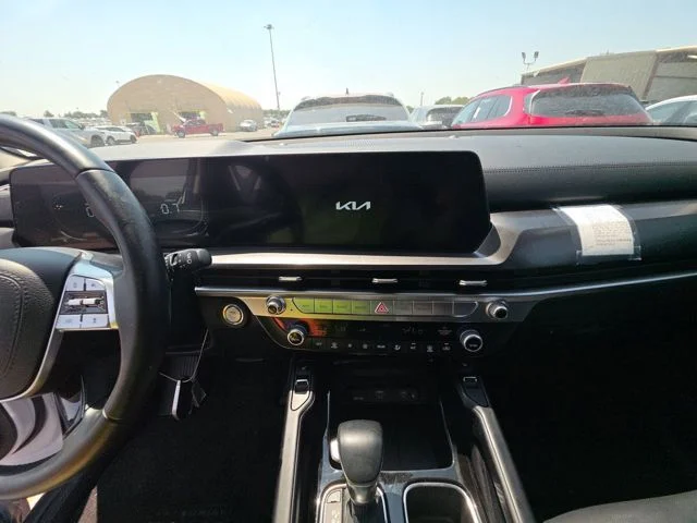 Used 2025 White Kia S image 11