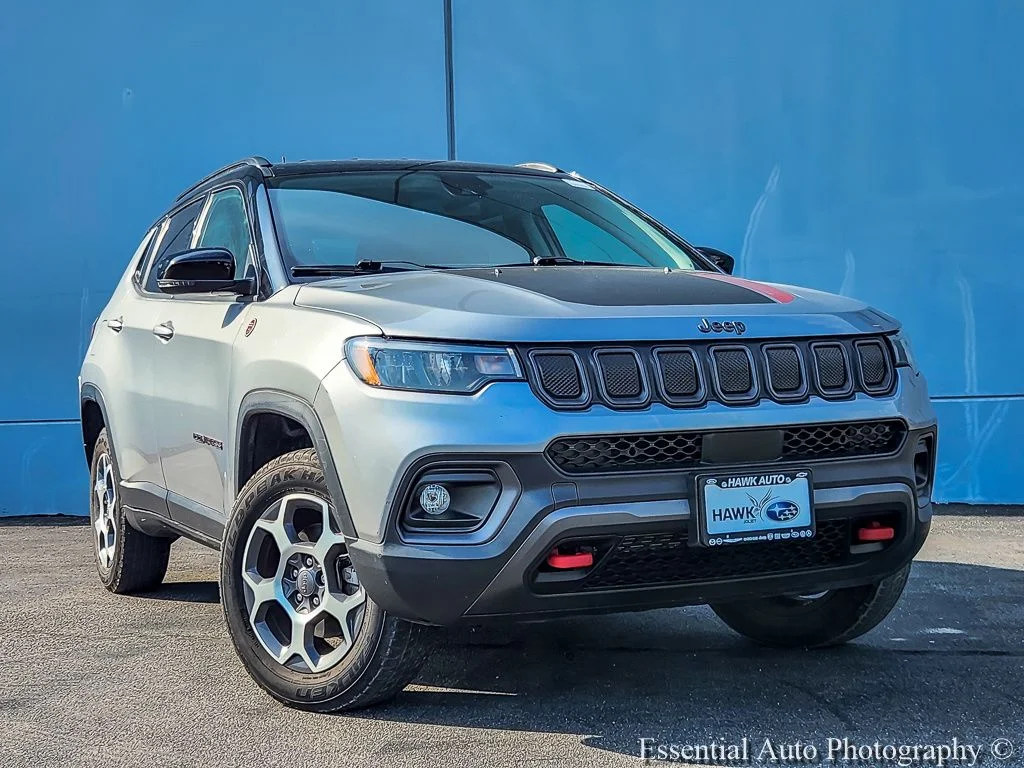 Used 2022 Silver Jeep Trailhawk image 1