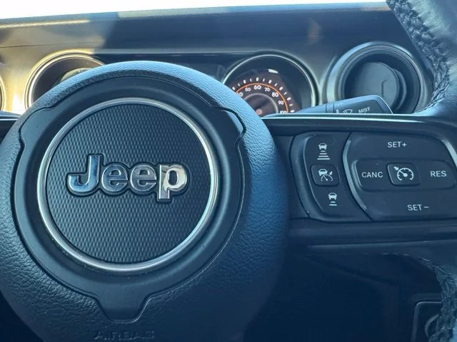 Used 2022 Red Jeep Sport S 4x4 image 32