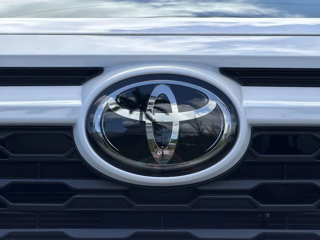 Used 2025 White Toyota XLE image 38