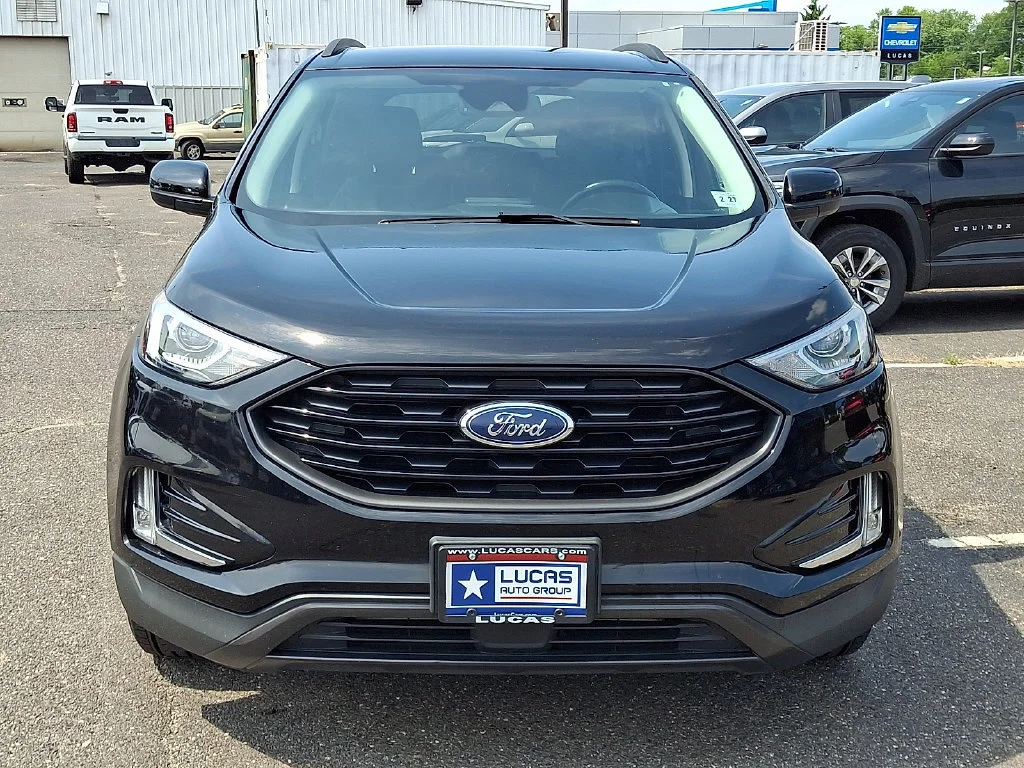 Used 2022 Black Ford SEL image 4