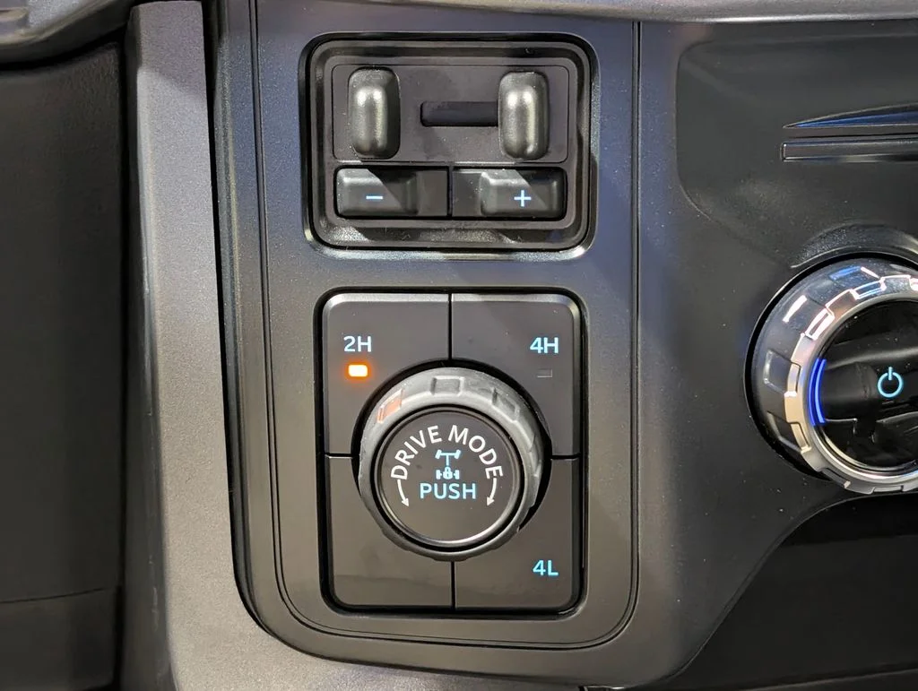 New 2026 Oxford White Ford XLT image 7
