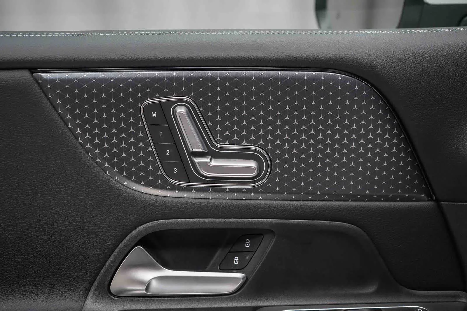 New 2026 Polar White Mercedes-Benz GLB 250 image 70