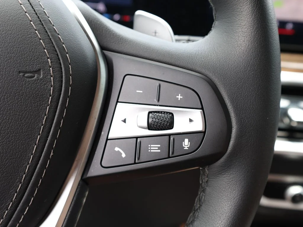 Used 2026 White BMW sDrive40i image 40