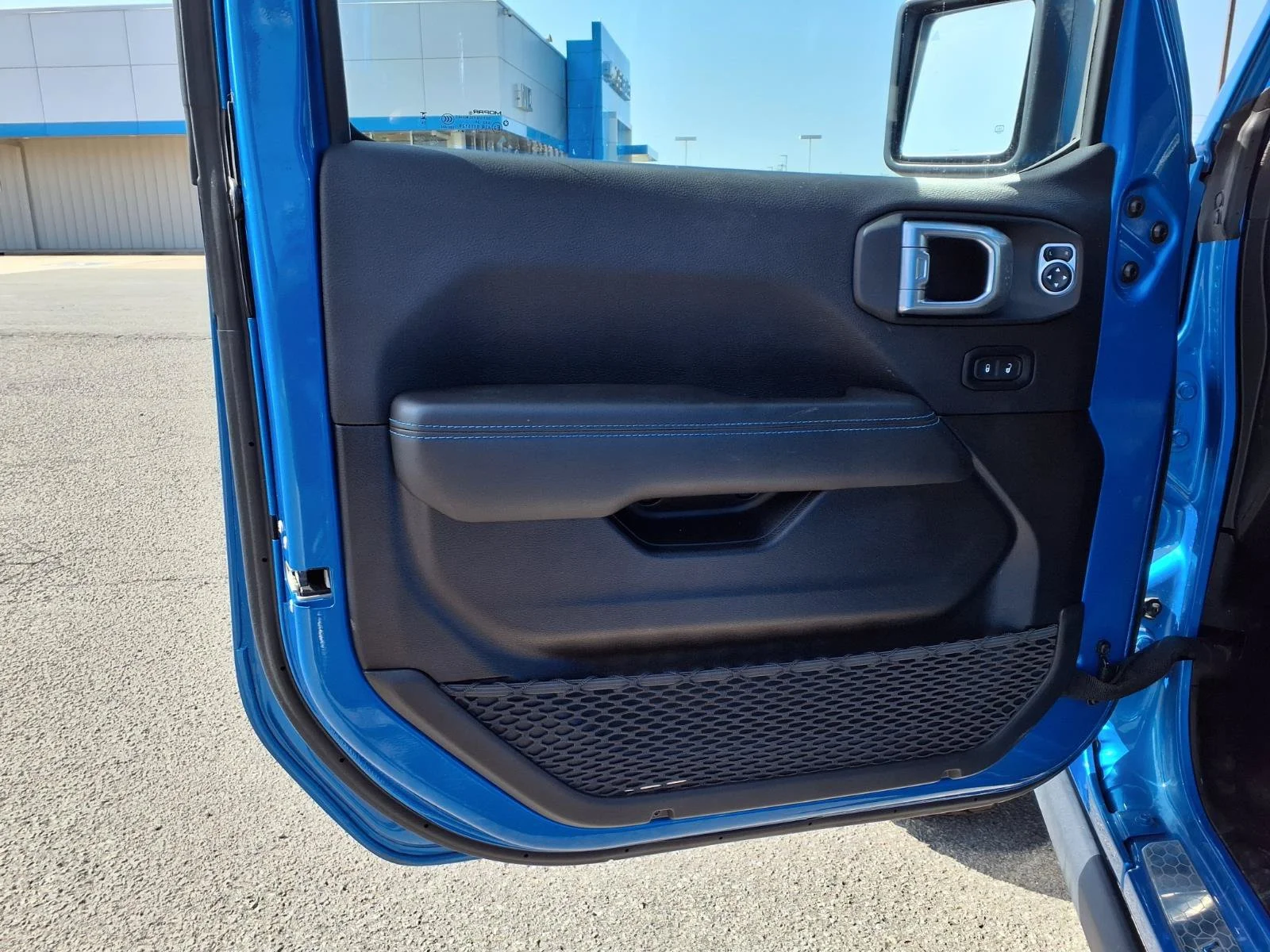 Used 2024 Hydro Blue Pearlcoat Jeep Rubicon image 16