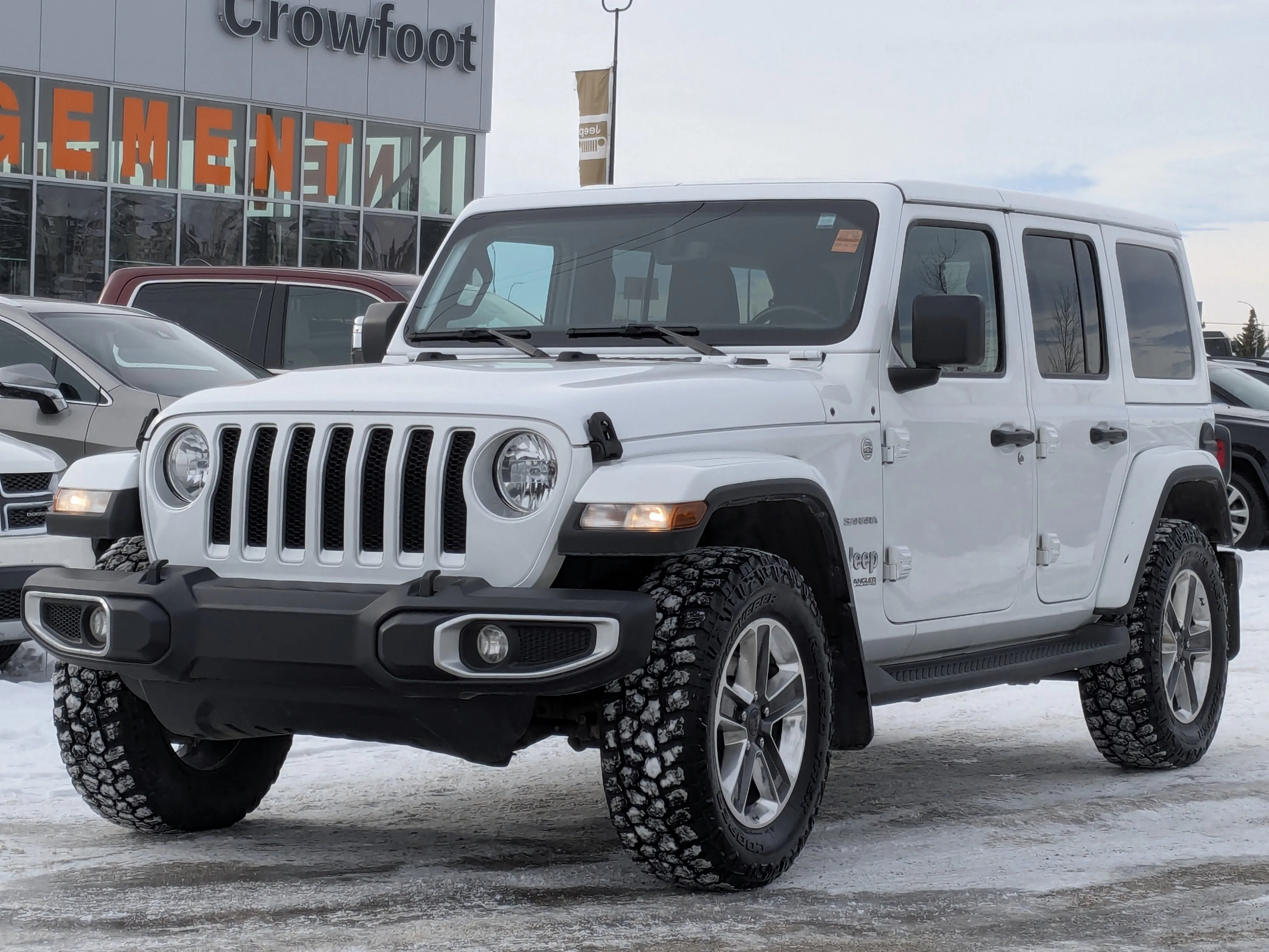 Used 2022 White Jeep Unlimited Sahara - Cold Weather Grp - Leather - Alpine Audio - Remote Start & More image 4