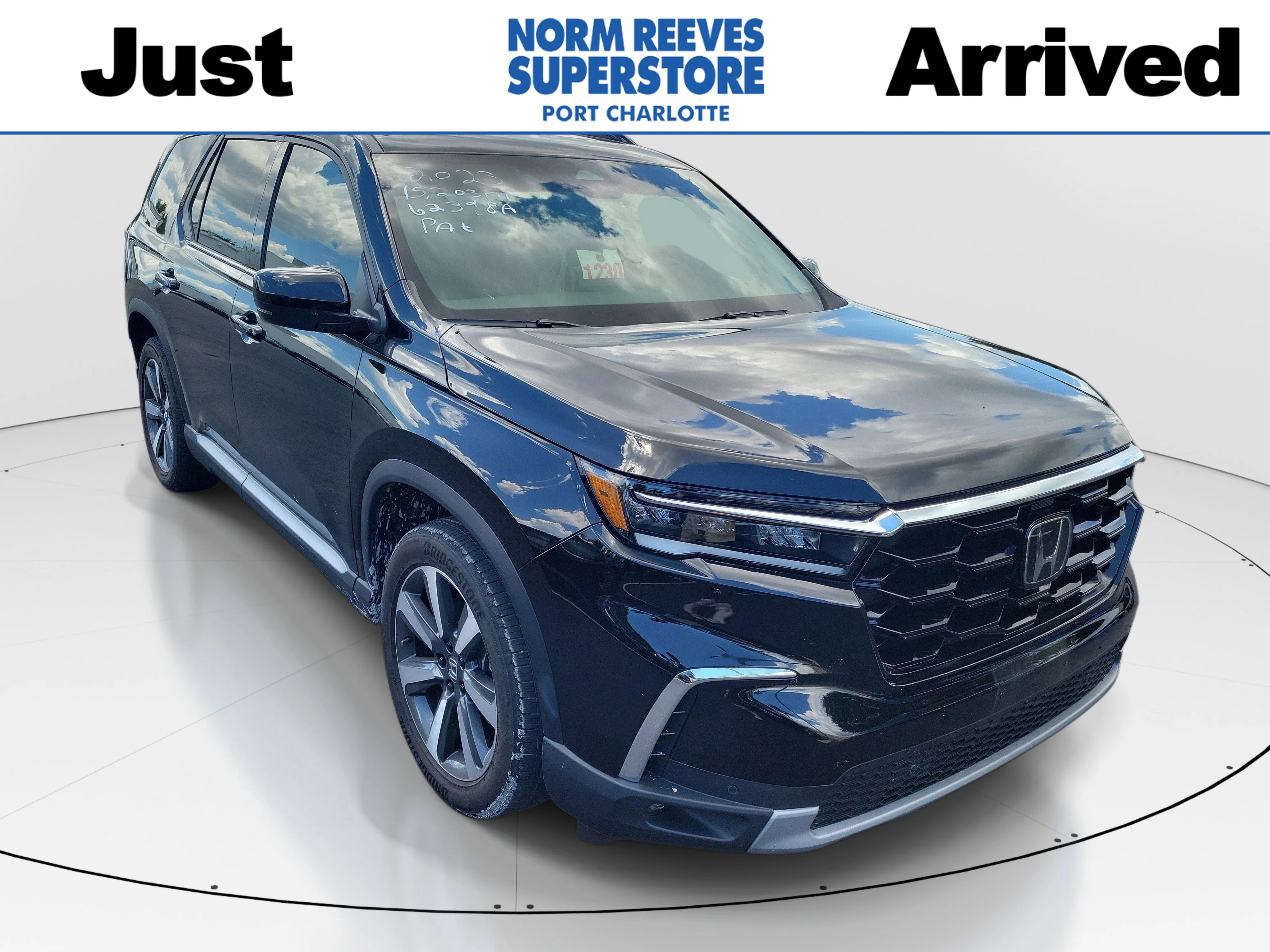 2023 Honda Pilot Touring AWD's photo