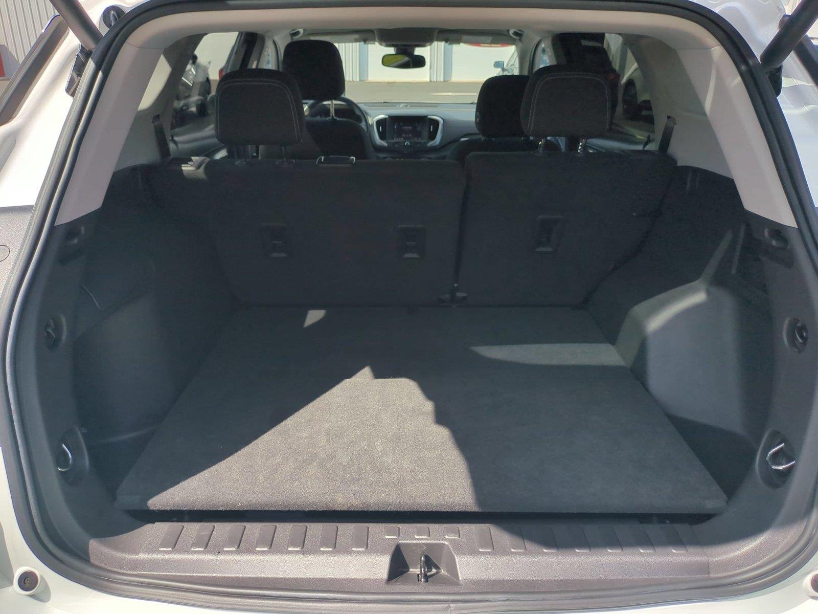 Used 2022 Summit White GMC SLE image 33