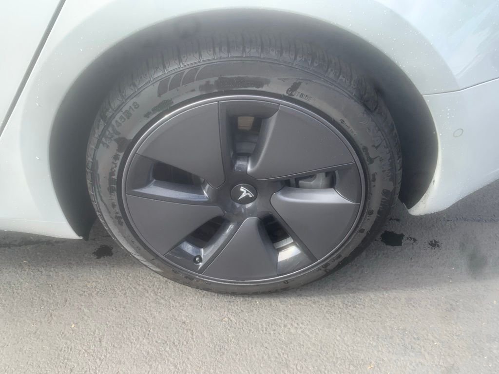 Used 2021 White Tesla Standard Range Plus image 8