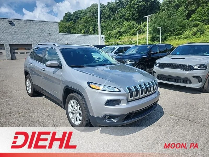 Used 2016 Silver Jeep Latitude image 1