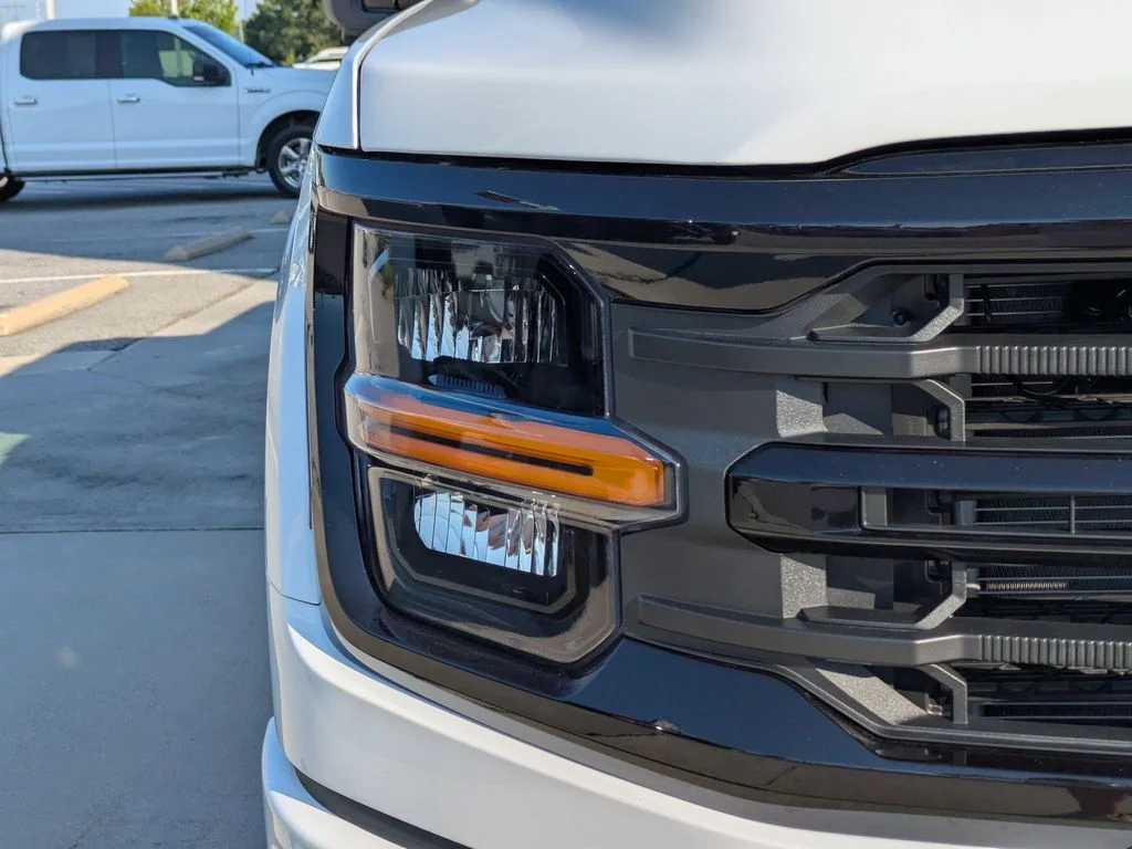 New 2026 Oxford White Ford XLT image 9