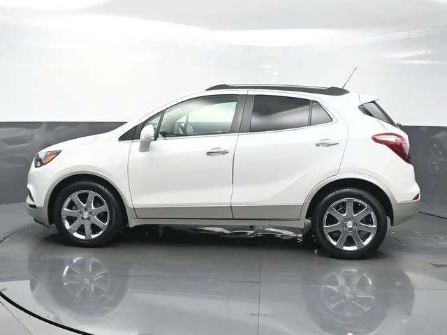 Used 2017 White Buick Premium image 4