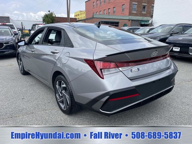 Certified Used 2025 Fluid Metal Hyundai SEL Sport image 7