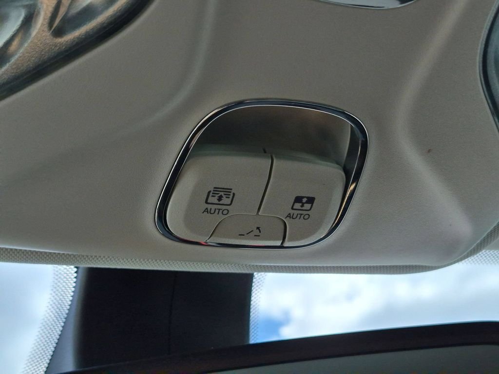 Used 2020 White Jeep Latitude image 20