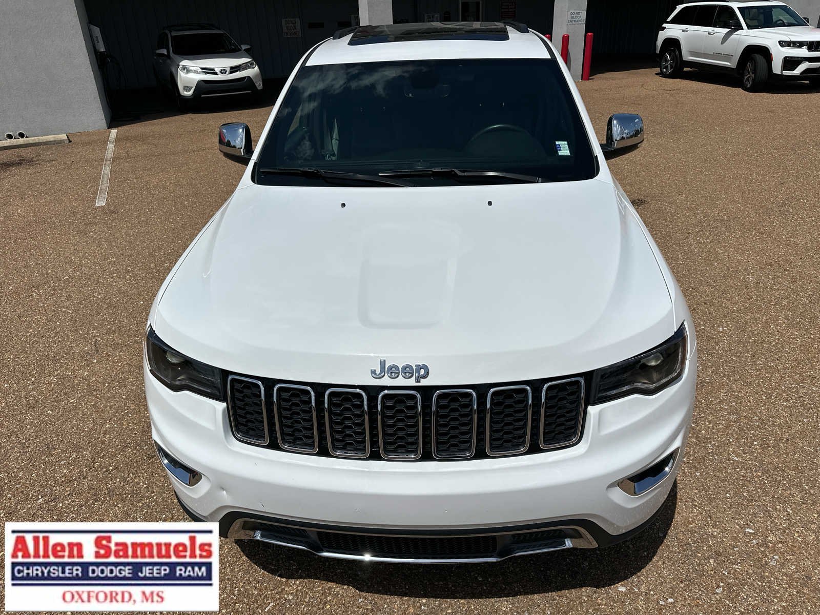 Used 2022 Bright White Clearcoat Jeep Limited image 9