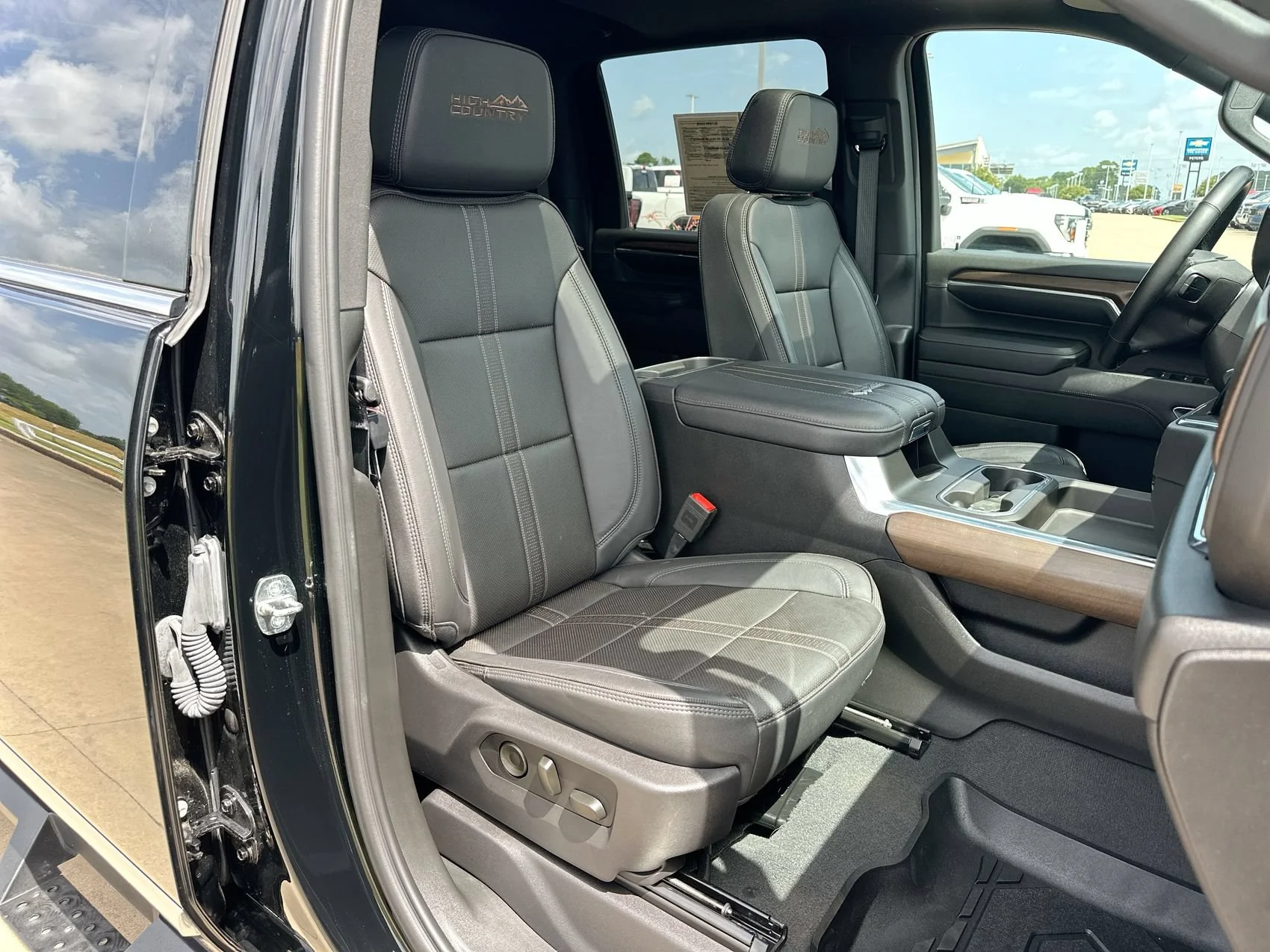 Used 2024 Black Chevrolet High Country image 26