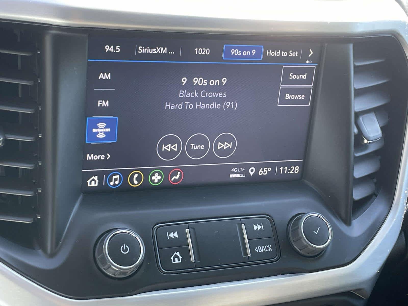 Used 2023 Summit White GMC SLE image 23