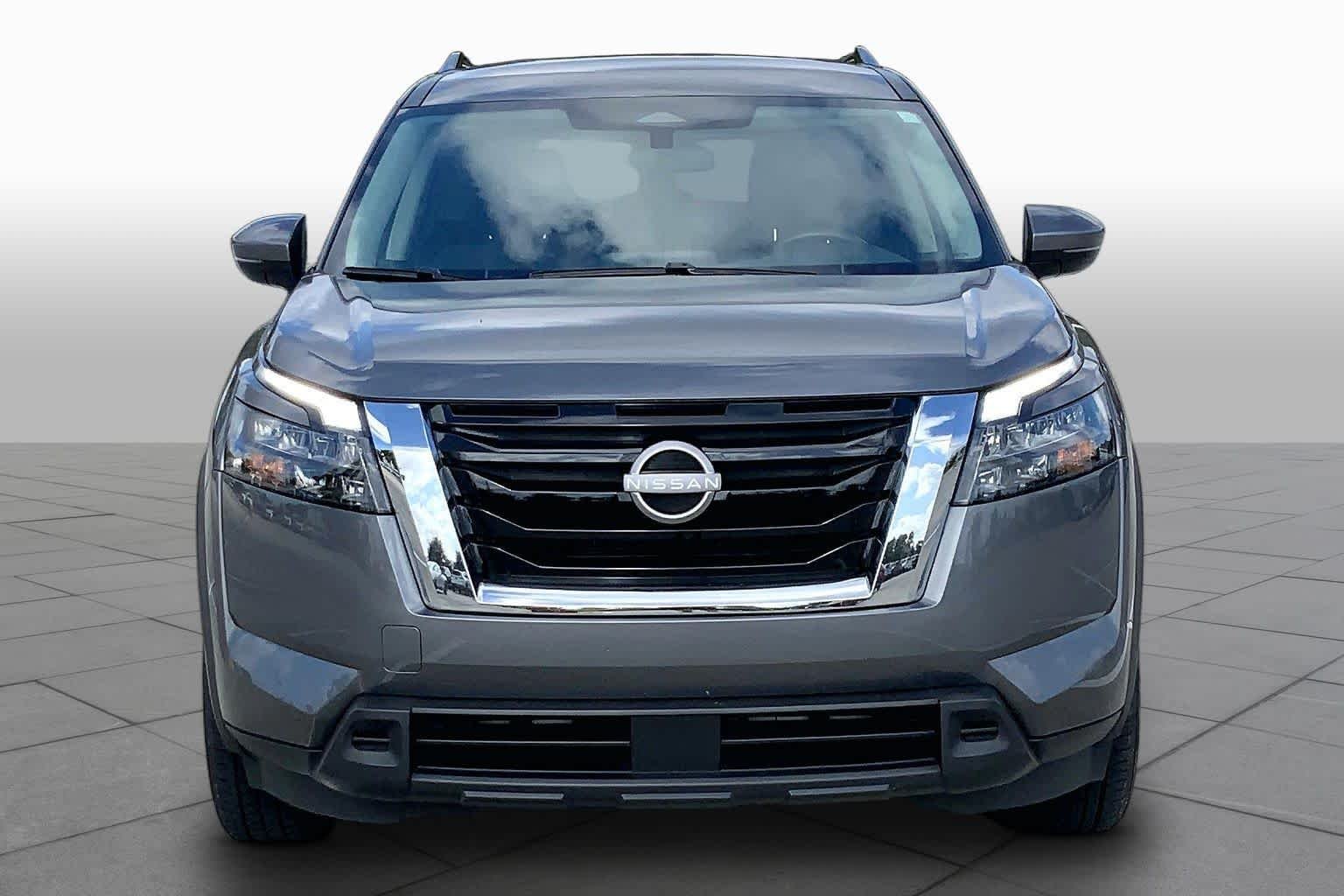 Used 2025 Gun Metallic Nissan SV image 4