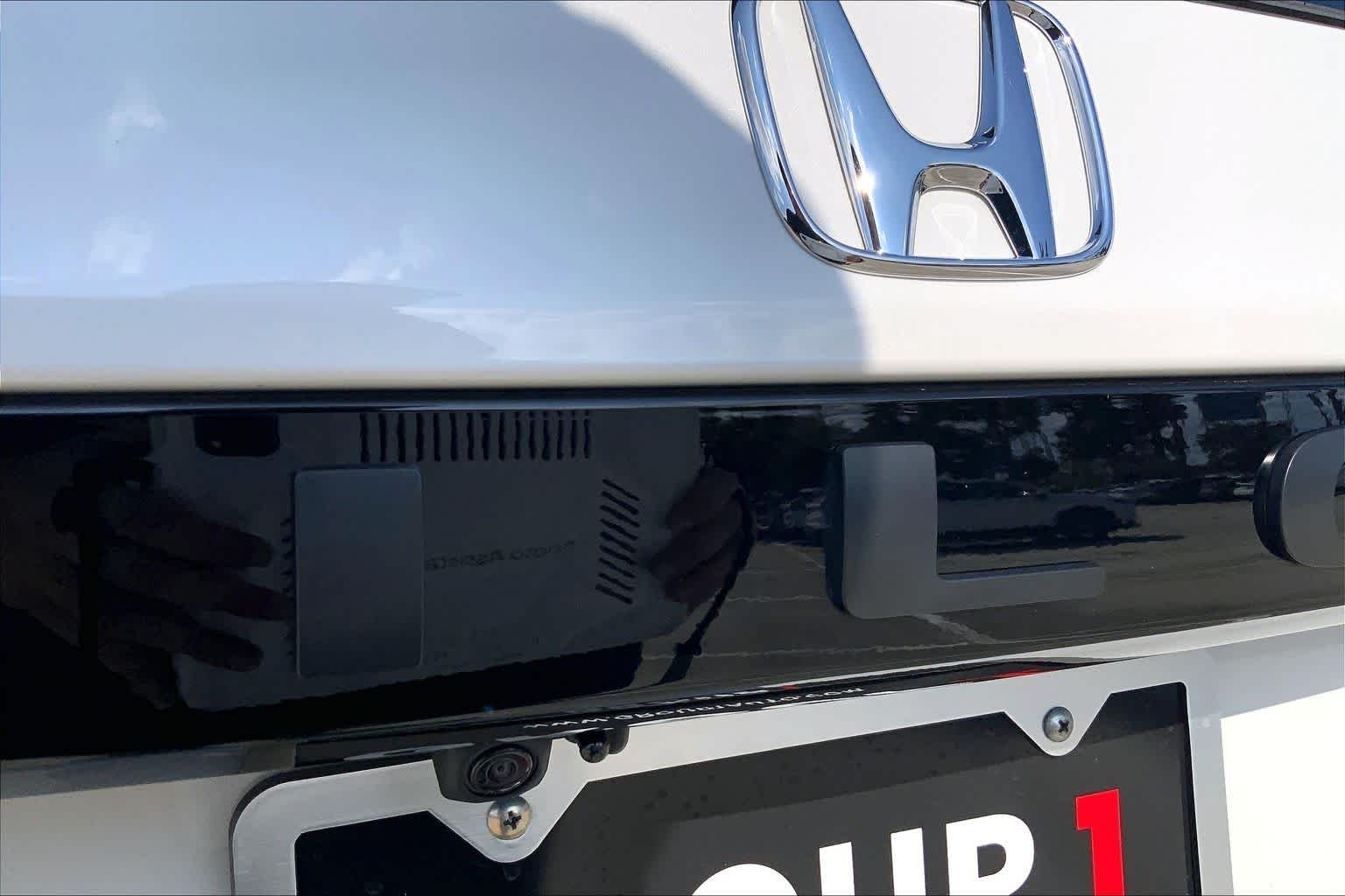 Used 2025 Platinum White Pearl Honda EX-L image 10