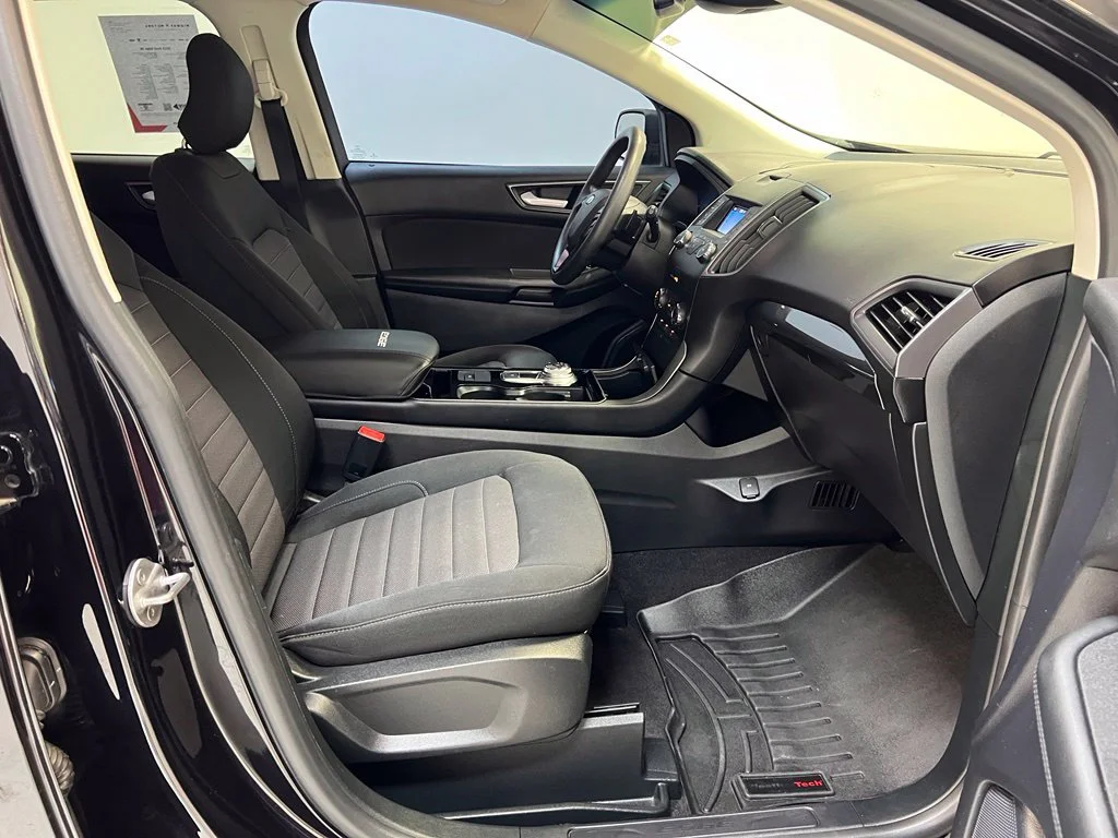 Used 2019 Black Ford SE image 32