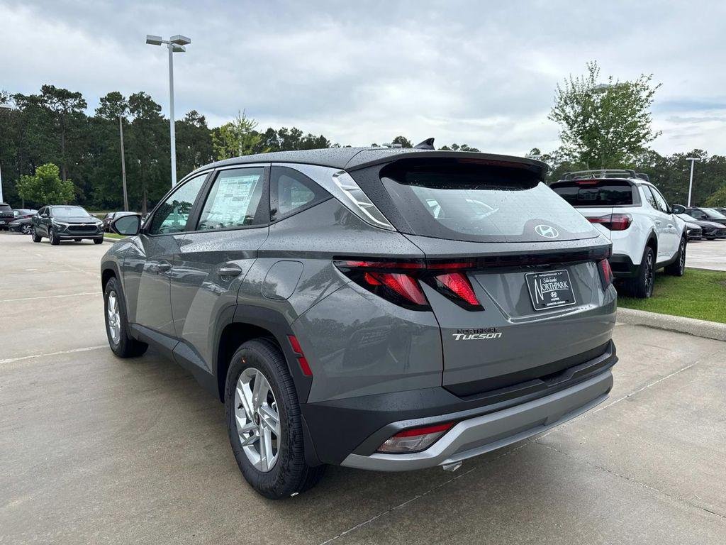 New 2025 Gray Hyundai SE FWD image 3