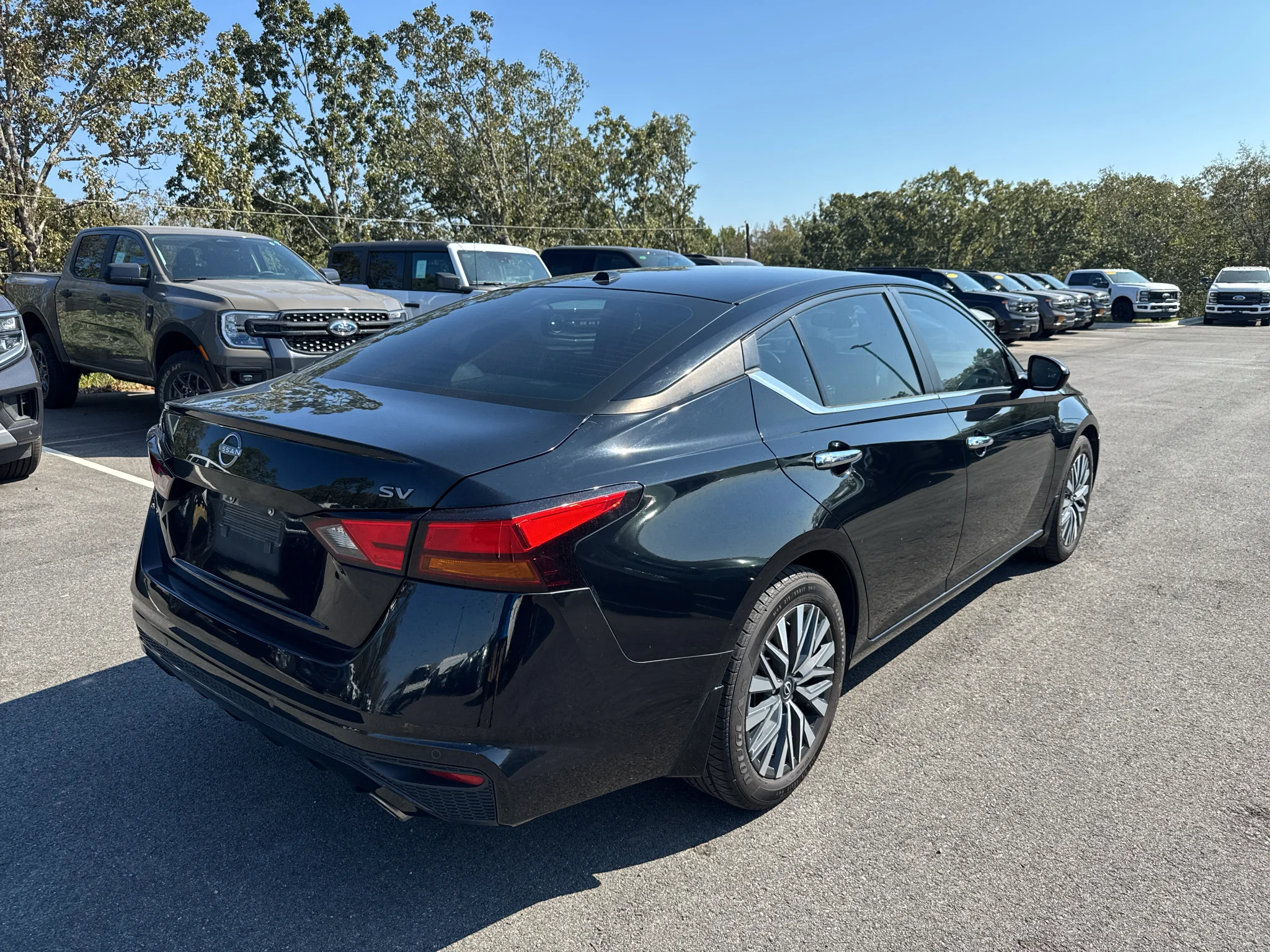 Used 2024 Super Black Nissan 2.5 SV image 6