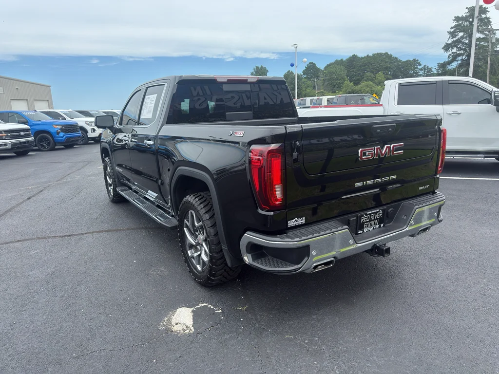 Used 2025 Onyx Black GMC SLT image 7
