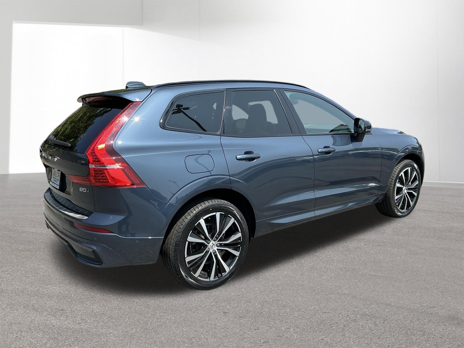 Used 2023 Denim Blue Metallic Volvo Plus Dark Theme image 3