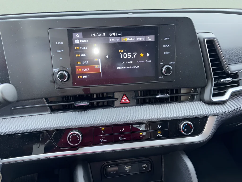 2025 Kia Sportage LX - Photo 17