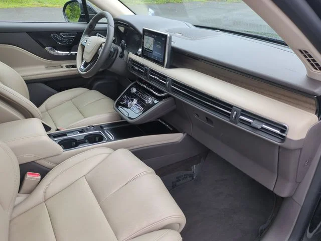 Used 2022 Black Lincoln Reserve image 36