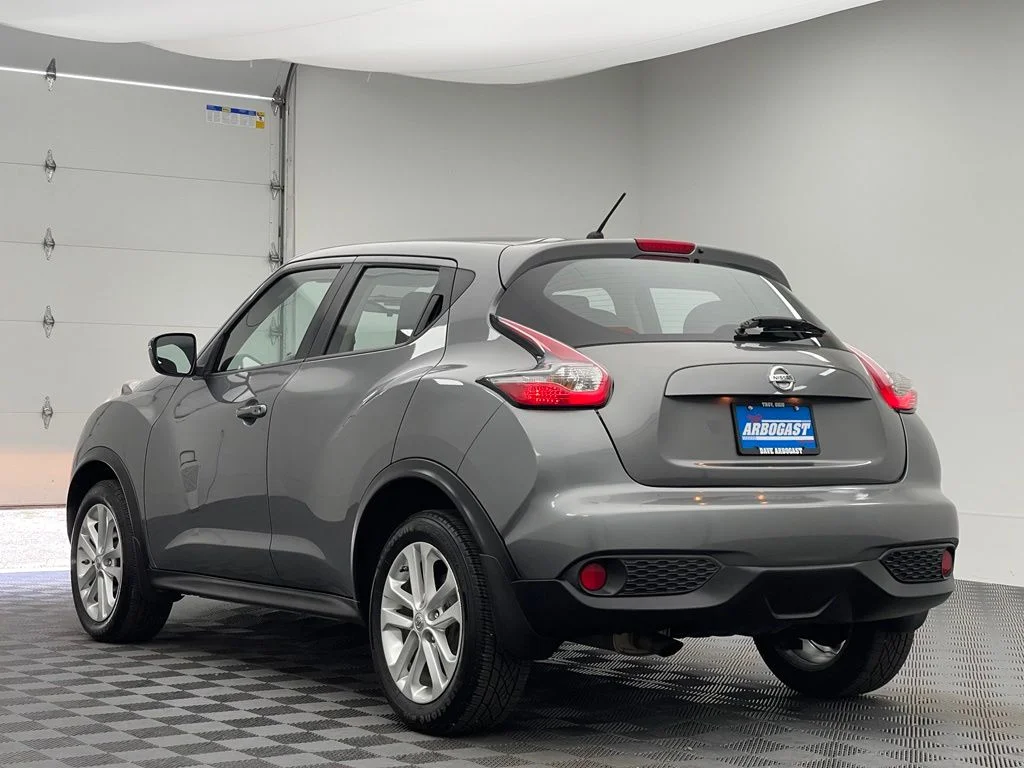 Used 2015 Gun Metallic Nissan S image 8