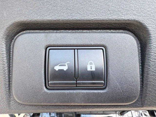 Used 2021 Blue Nissan Platinum image 8